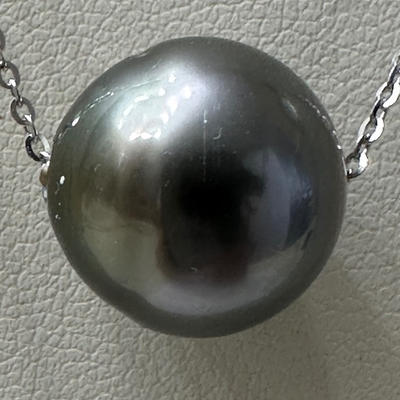 Elly 13.6mm TAHITIAN Pearl Floating on 925 Silver Chain - Classic & Elegant!